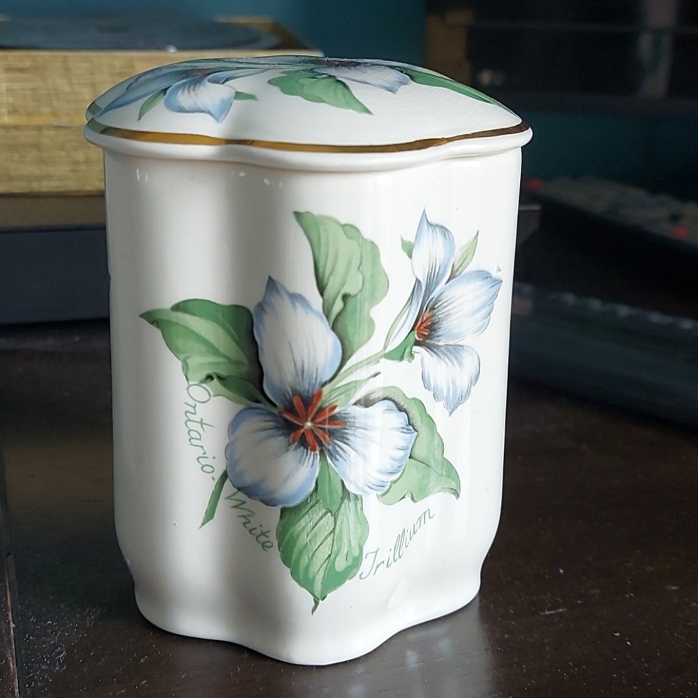 Palissy England lidded porcelain container